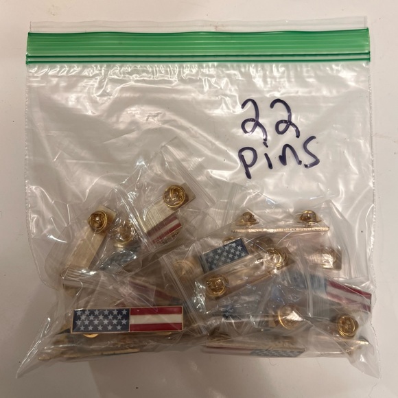 🆕 Bulk Set of 22 Individually Packaged American Flag Pins  🇺🇸 - Picture 4 of 8
